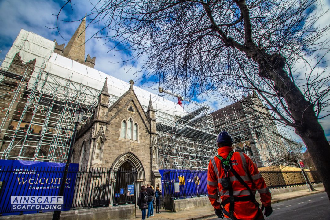 Partnership approach sees Ainscaff, Layher Allround scaffolding & temporary roof systems and Clancy bring important benefits to cathedral roof repairs